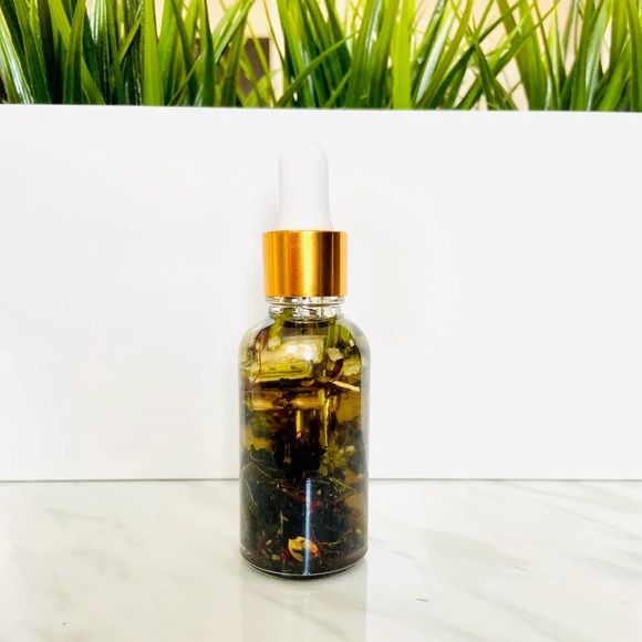 Yoni Oil | Clean Point Vagina Herbal Oil Blend, PH Balancing , Vegan Oil - Picture 3 of 3